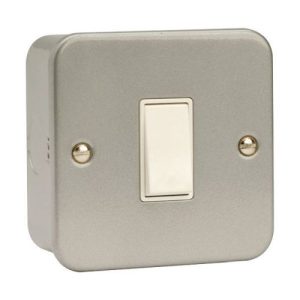 CLICK ESSENTIALS METAL CLAD 1-GANG 2 WAY 10A SWITCH