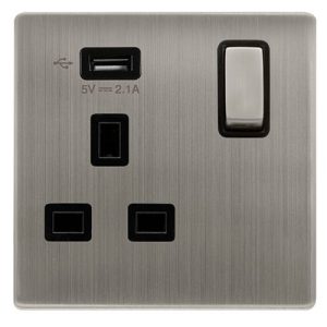 CLICK DEFINITY COMPLETE 13A INGOT 1 GANG SWITCHED SOCKET WITH 2.1A USB OUTLET - STAINLESS STEEL COVER PLATE - BLACK INSERT