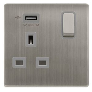 CLICK DEFINITY COMPLETE 13A INGOT 1 GANG SWITCHED SOCKET WITH 2.1A USB OUTLET - STAINLESS STEEL COVER PLATE - GREY INSERT