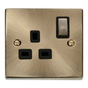 CLICK DECO VICTORIAN ANTIQUE BRASS INGOT 1-GANG 13A DP SWITCH SOCKET