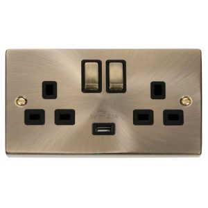 CLICK DECO VICTORIAN ANTIQUE BRASS 13A 2G SW SOCKET WITH 2.1A USB AB BLACK INGOT