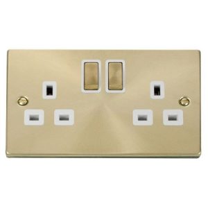 CLICK DECO VICTORIAN SATIN BRASS 13A 2G INGOT SW SOCKET OUTLET