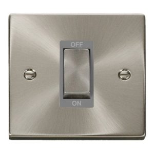 CLICK DECO VICTORIAN SATIN CHROME VP ING 1G 50A DP SWITCH GREY