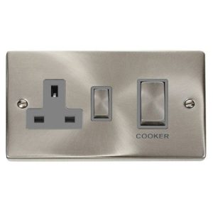 CLICK DECO VICTORIAN SATIN CHROME VP ING 2G 50A DP SWSOCKET GREY