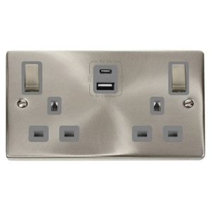 CLICK DECO VICTORIAN SATIN CHROME VP ING 2G 13A A&C USB SOCKET GREY