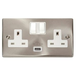 CLICK DECO VICTORIAN SATIN CHROME 13A 2G SW SOCKET WITH 2.1A USB SC WHITE