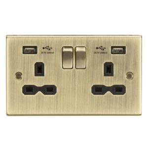 KNIGHTSBRIDGE 13A 2G SWITCHED SOCKET WITH DUAL USB CHARGER A + A (2.4A) - ANTIQUE BRASS WITH BLACK INSERT