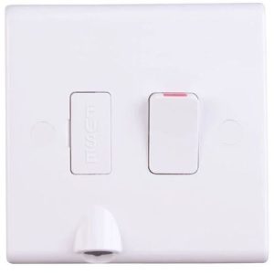 DETA SLIMLINE 13A SWITCHED FUSED SPUR + BOTTOM FLEX OUTLET