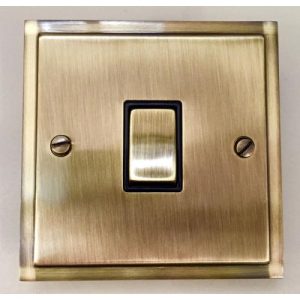 HERITAGE ANTIQUE BRASS 1G SWITCHED SOCKET
