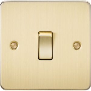 KNIGHTSBRIDGE FLAT PLATE 10AX 1G INTERMEDIATE SWITCH - BRUSHED BRASS