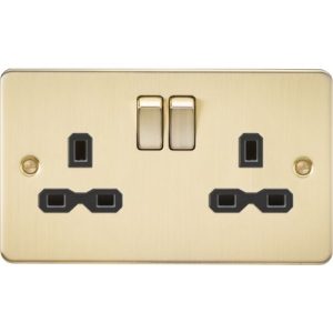 KNIGHTSBRIDGE FLAT PLATE 13A 2G DP SWITCHED SOCKET - BRUSHED BRASS WITH BLACK INSERT