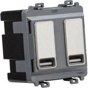 KNIGHTSBRIDGE DUAL USB CHARGER MODULE (2 X GRID POSITIONS) 5V 2.4A (SHARED) - BRUSHED CHROME