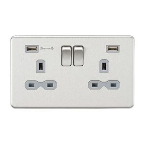 KNIGHTSBRIDGE SCREWLESS BRUSHED CHROME 2G USB SOCKET GREY INS