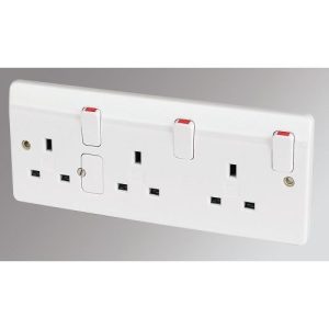 MK LOGIC PLUS FUSED 13A 3-GANG DP SWITCH SOCKET