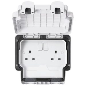 MK 2G WHITE IP66 MASTERSEAL SWITCHED SOCKET