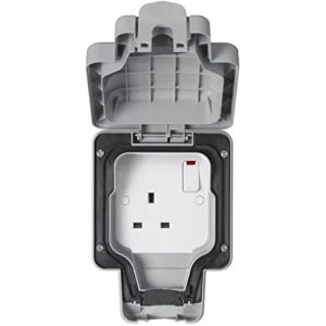 MK GREY MASTERSEAL 1-GANG SWITCHED SOCKET