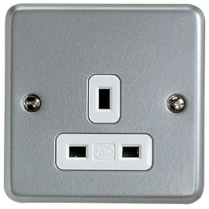 MK METAL CLAD 1G UNSWITCHED 13A SOCKET