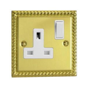 VARILIGHT 1G 13A SWICTHED SKT GEO BRASS