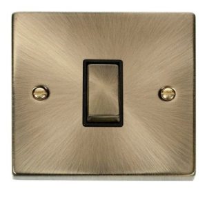 CLICK DECO VICTORIAN ANTIQUE BRASS VP ANT/BR INGOT 10A 1-GANG 2 WAY SW BLACK