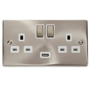 CLICK DECO VICTORIAN SATIN CHROME 13A 2G SW SOCKET WITH 2.1A USB SC WH INGOT