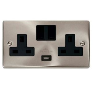 CLICK DECO VICTORIAN SATIN CHROME 13A 2G SW SOCKET WITH 2.1A USB SC BLACK