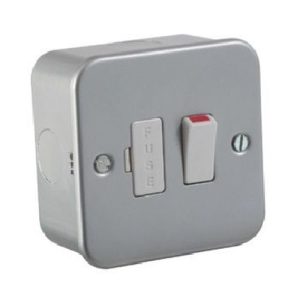 METALCLAD 13A SWITCHED FUSED SPUR