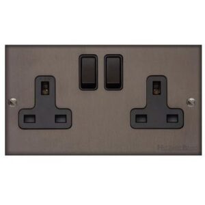 HERITAGE MATT BRONZE 2G 13A SWITCHED SOCKET