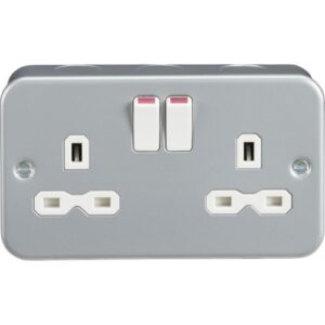 KNIGHTSBRIDGE METALCLAD 2G DP SWITCHED SOCKET
