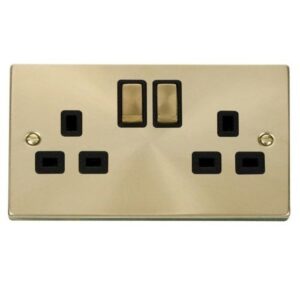 CLICK DECO VICTORIAN SATIN BRASS 13A 2G INGOT SW SOCKET OUTLET
