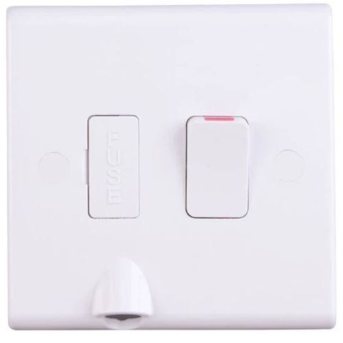 DETA SLIMLINE 13A SWITCHED FUSED SPUR + BOTTOM FLEX OUTLET
