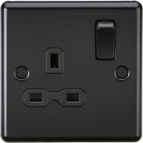 KNIGHTSBRIDGE MATT BLACK ROUNDED EDGE 1G SWITCHED SOCKET