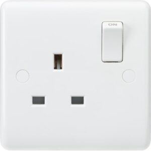 KNIGHTSBRIDGE CURVE 1G 13A SWITCHED SOCKET