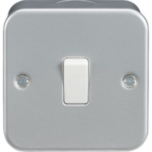 KNIGHTSBRIDGE METAL CLAD 10A INTERMEDIATE SWITCH