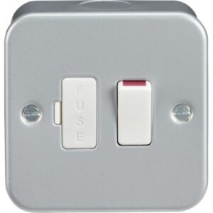 KNIGHTSBRIDGE METALCLAD 13AMP SWITCHED FUSED SPUR