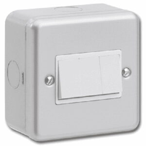 METALCLAD 3GANG 2WAY SWITCH