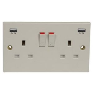 2G SWITCHED SOCKET + 2 X USB PORTS